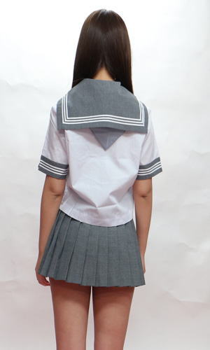 オリジナル夏NEWグレーセーラー服半袖上下セット(カフス付・かぶりタイプ・スカーフ付）着用イメージ2